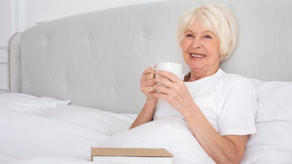 Утро в возрасте 50 — 70 лет: привычки, отнимающие здоровье — чего следует избегать
