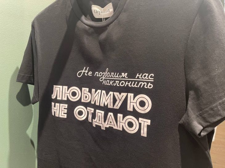 Как превратить старую футболку в универсальный гаджет для кухни, путешествий и даже фитнеса