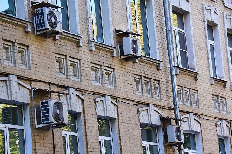Как установка кондиционера может обернуться юридическими проблемами для россиян