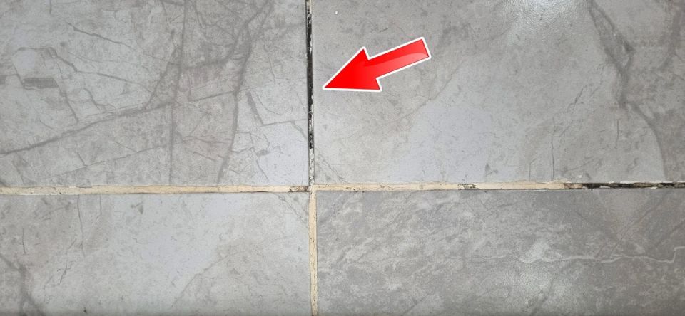 Эффективные советы по очистке швов плитки: домашние секреты для идеального убирания