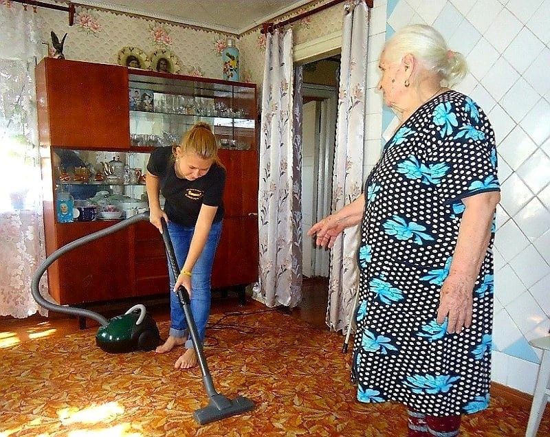 Облегчение уборки для пенсионеров: простые и умные решения