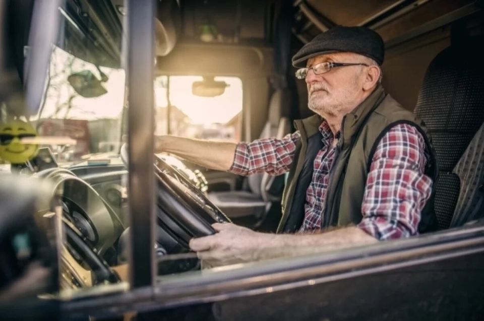 Топ-7 перспективных вакансий для людей предпенсионного возраста в 2025 году