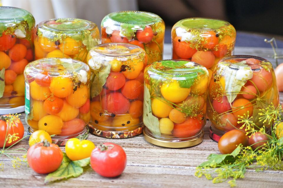 Секреты домашнего маринования помидоров: шаг за шагом к идеальному вкусу