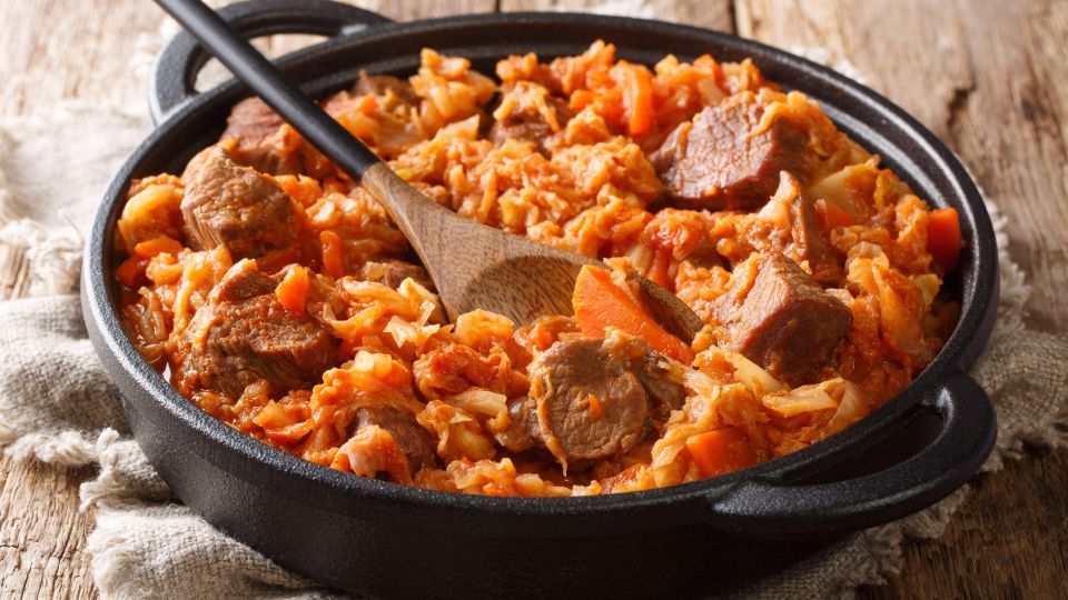 Прямо как в детстве: точный рецепт той самой тушеной капусты из СССР