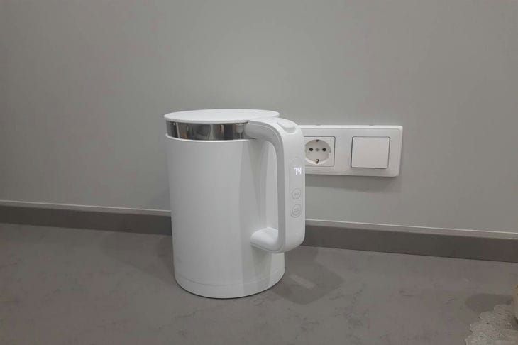 Можно ли оставлять приборы в розетке на ночь: мнение экспертов по электробезопасности