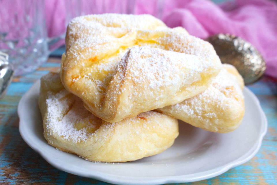 Быстрая выпечка для зимних праздников: Слойки с творогом и лимоном