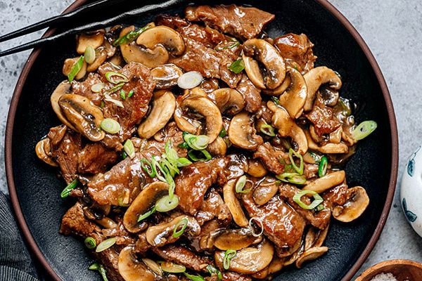 Скоростное приготовление говядины с грибами в китайском стиле