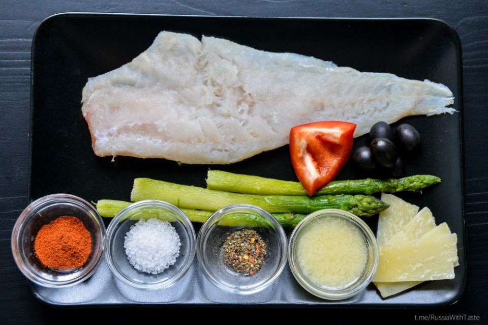 Нежный минтаю с хрустящей спаржей: новый взгляд на классический рецепт