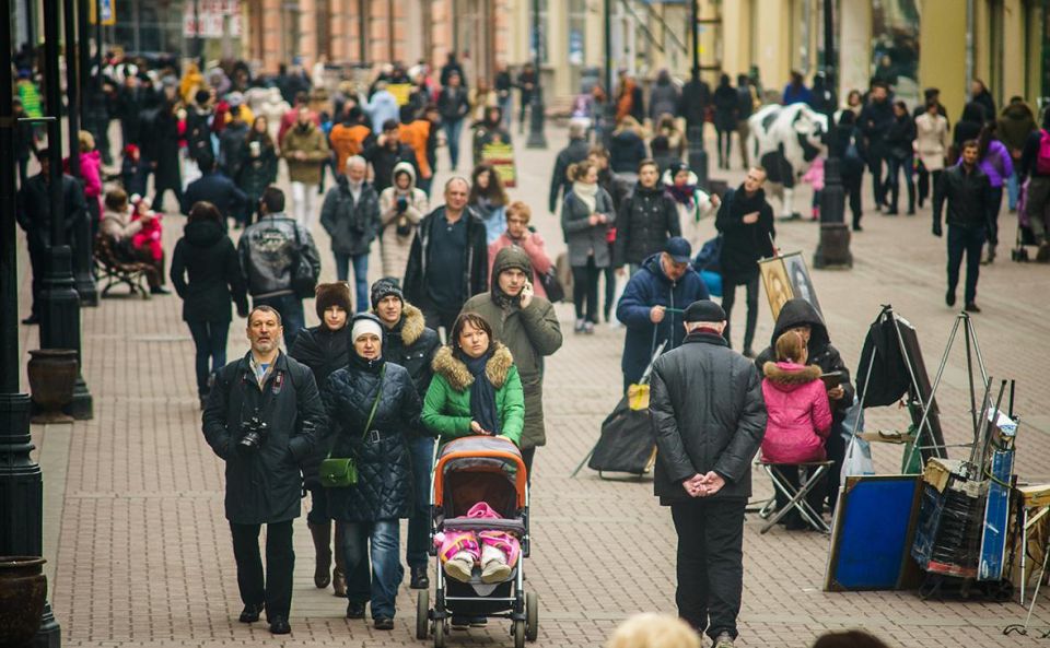 Больше половины россиян остаются без сбережений: тревожная статистика 2025 года