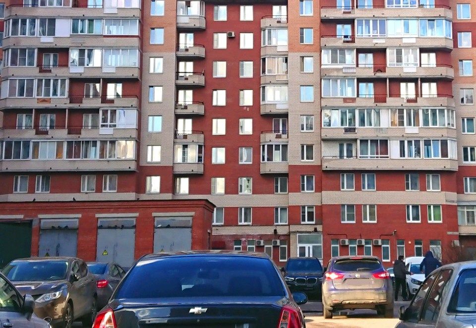 Как защитить свое пространство: жители нижних этажей теперь могут побороть парковку под окнами