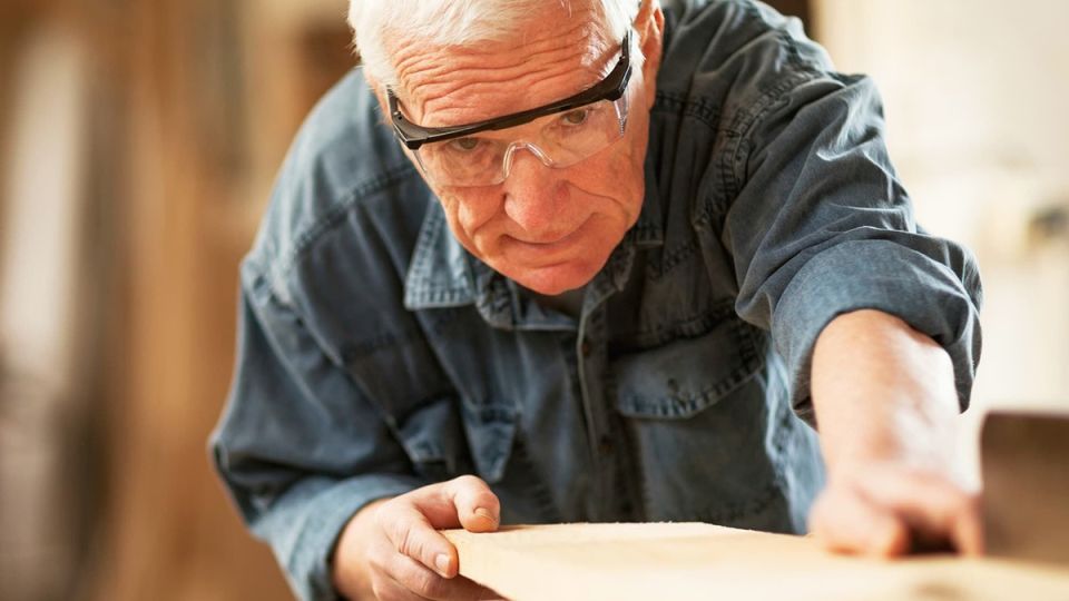 Автоматическая надбавка к пенсии: новшества для работающих пенсионеров в 2025 году