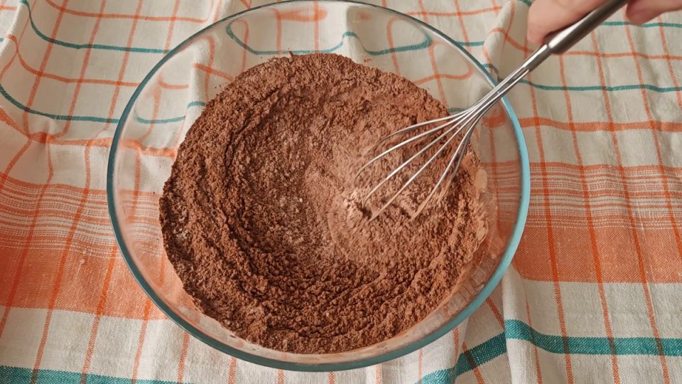 Шоколадный пирог, который покорит всех: простой и быстрый рецепт