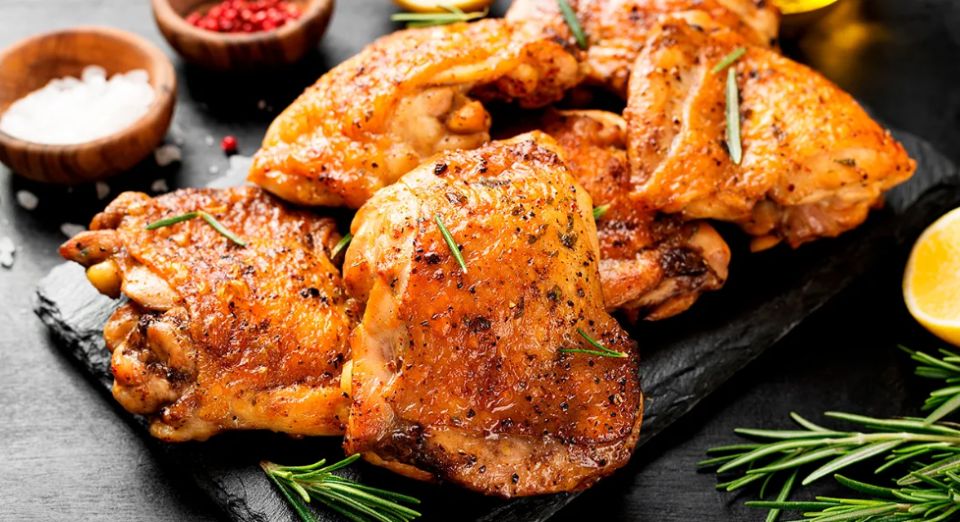 Сочные куриные бедра на сковороде или мангале: как добиться идеальной корочки и мягкости