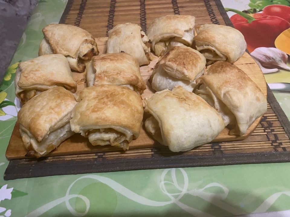 Летний рулет с яблочной начинкой для тихого чаепития