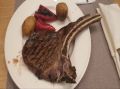 Выбрасываете пережаренное мясо? 3 способа вернуть ему сочность: метод №2 — гениален