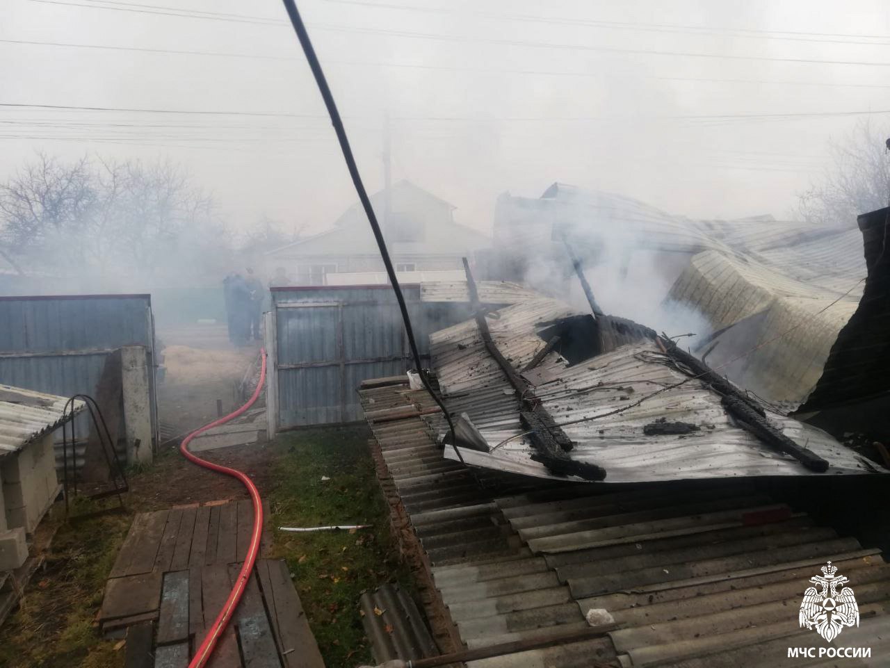У жителя села Атяшево сгорели гараж и автомобиль У жителя села Атяшево сгорели гараж и автомобиль