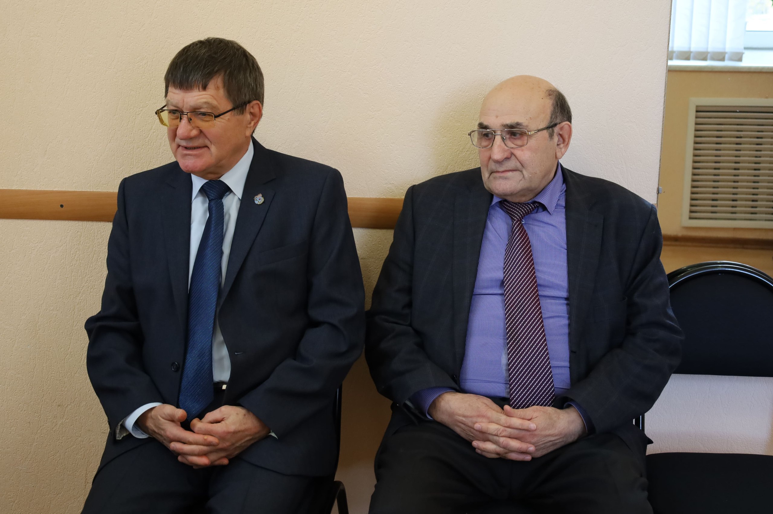 Жители Мордовии пришли на прием к Председателю Госсобрания республики Владимиру Чибиркину Жители Мордовии пришли на прием к Председателю Госсобрания республики Владимиру Чибиркину
