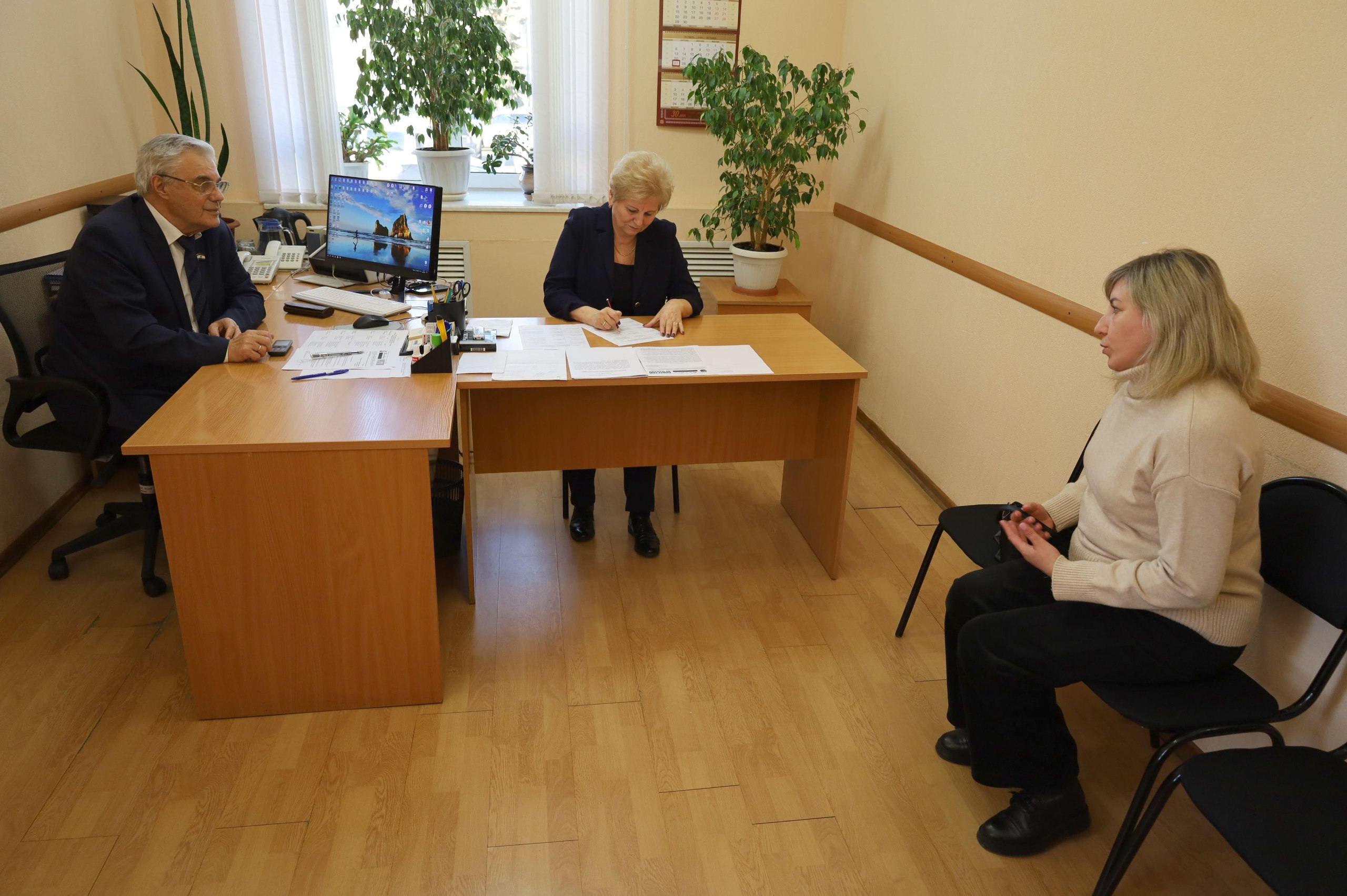 Жители Мордовии пришли на прием к Председателю Госсобрания республики Владимиру Чибиркину Жители Мордовии пришли на прием к Председателю Госсобрания республики Владимиру Чибиркину