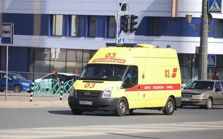 Как же не хочется получить травму! Тем более по чужой вине! Искренне сочувствуем пострадавшим: в Лямбире водитель «Гранты» сбил двух пешеходов