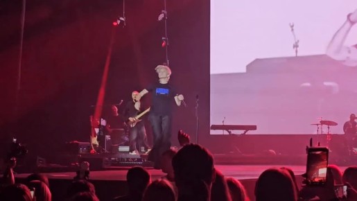 Уверены, в этот четверг вам не хватает энергии, пронзительной лирики о любви, страсти и рок- н - ролла