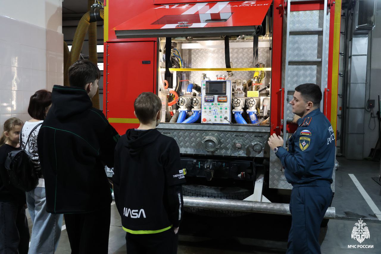 Многодетная семья из Торбеевского района посетила пожарно-спасательное подразделение Многодетная семья из Торбеевского района посетила пожарно-спасательное подразделение