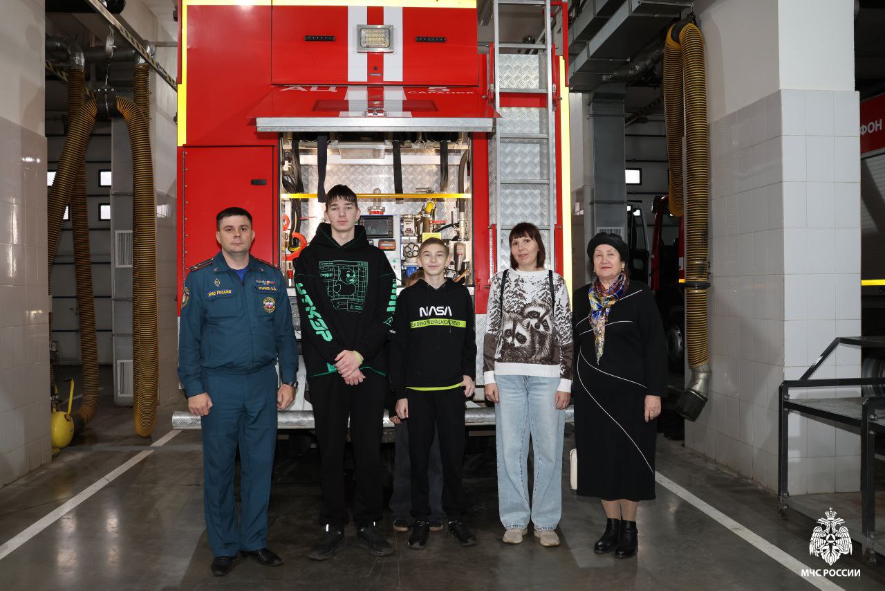 Многодетная семья из Торбеевского района посетила пожарно-спасательное подразделение