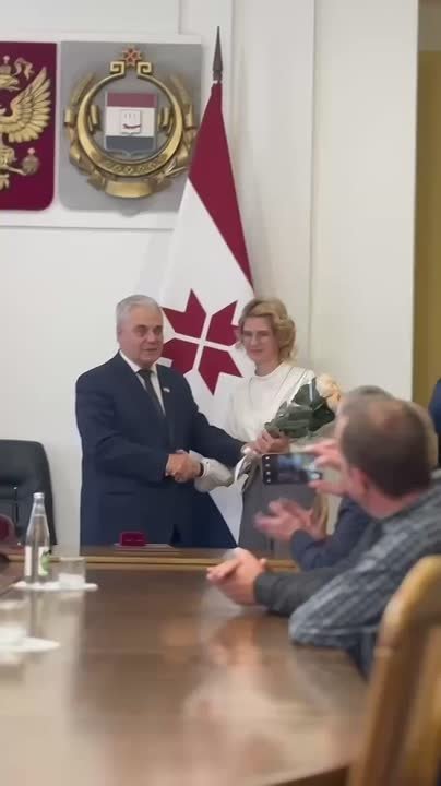 Владимир Чибиркин вручил сегодня благодарности Председателя Госсобрания Республики активным волонтерам