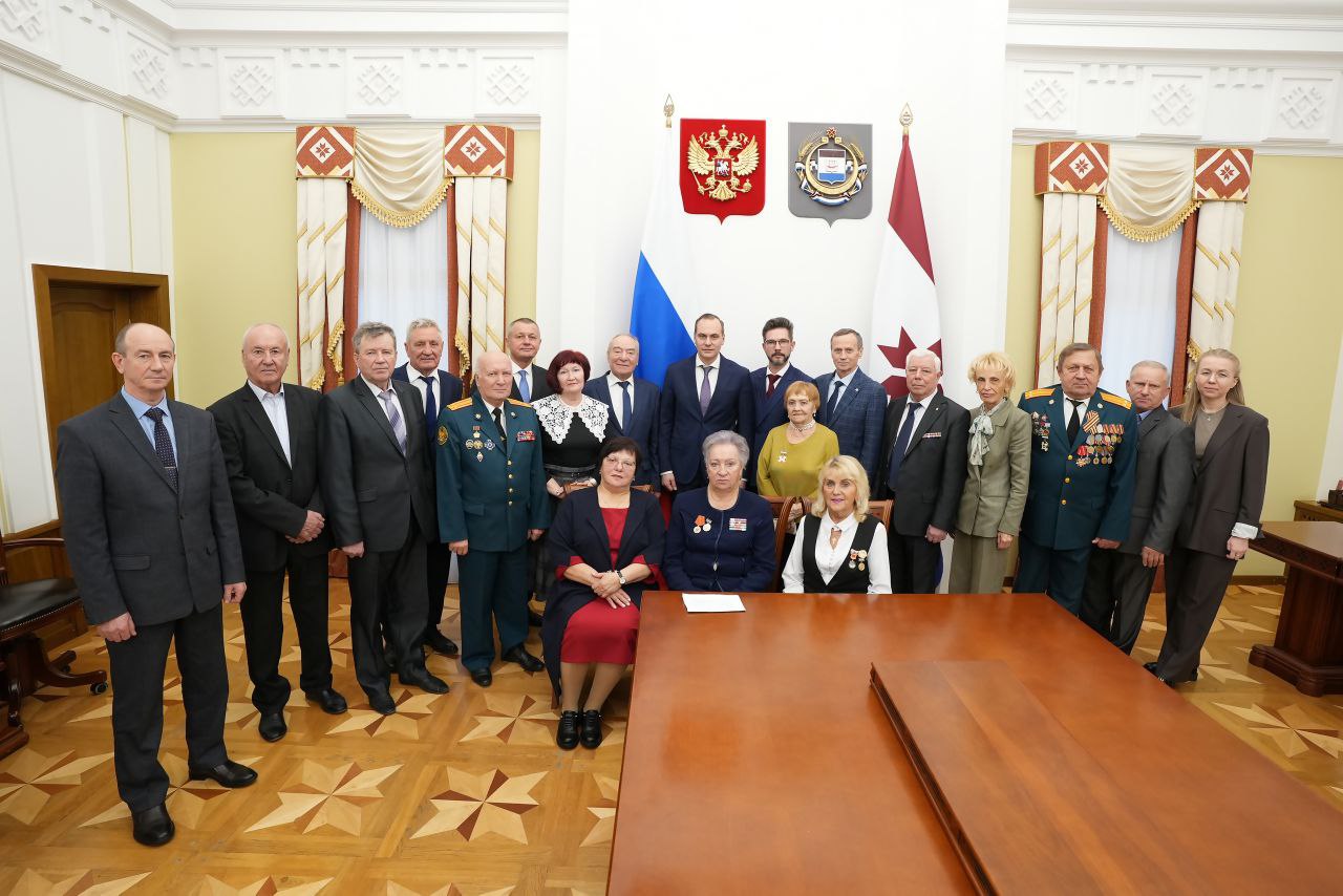 Приоритетные направления государственной социальной политики, демографию, вопросы повышения качества жизни пожилых людей, медицинское обеспечение, организацию отдыха и досуга Глава Мордовии Артём Здунов обсудил с активом...