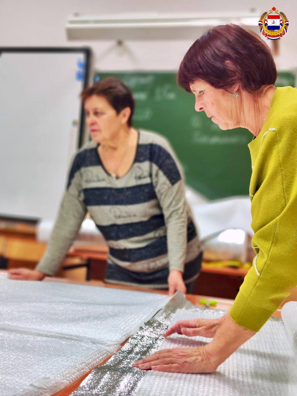 Учителя саранского лицея шьют противодроновые одеяла Учителя саранского лицея шьют противодроновые одеяла