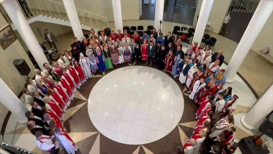 "Народов много, Россия - одна!"