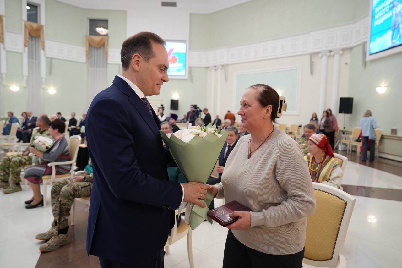 Артём Здунов: Накануне Дня народного единства наградили земляков! Защитники Родины, педагоги, врачи, строители, инженеры, работники культуры, многодетные родители - безмерно гордимся каждым Артём Здунов: Накануне Дня народного единства наградили земляков! Защитники Родины, педагоги, врачи, строители, инженеры, работники культуры, многодетные родители - безмерно гордимся каждым