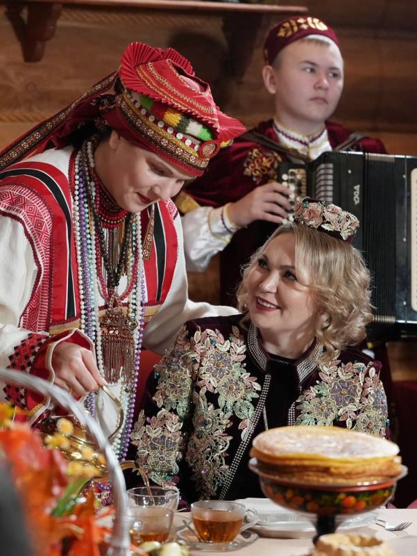 В своём телеграм - канале Глава Мордовии Артём Здунов разместил видео, которое отражает основу нашей дружной республики - мы часть огромной, великой страны - с общей историей, многовековыми традициями и героическими предками В своём телеграм - канале Глава Мордовии Артём Здунов разместил видео, которое отражает основу нашей дружной республики - мы часть огромной, великой страны - с общей историей, многовековыми традициями и героическими предками