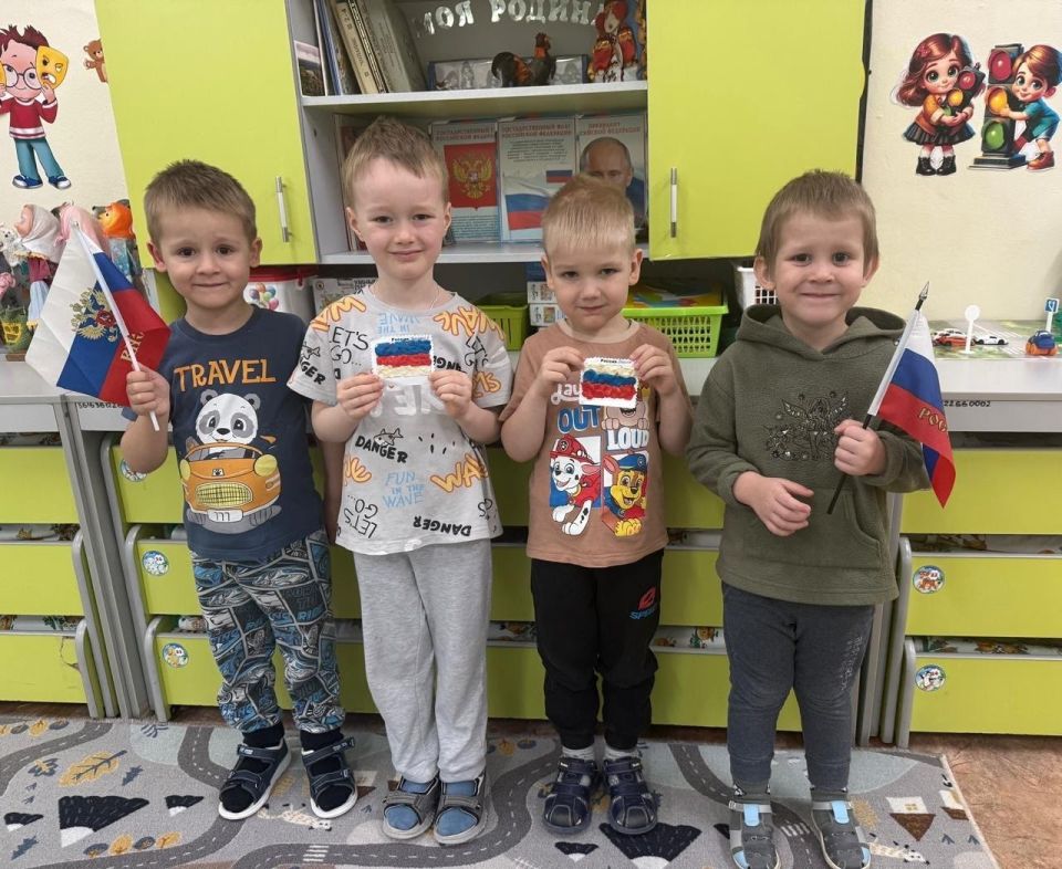 В Детских садах Саранска провели тематические мероприятия, посвященные Дню народного единства В Детских садах Саранска провели тематические мероприятия, посвященные Дню народного единства