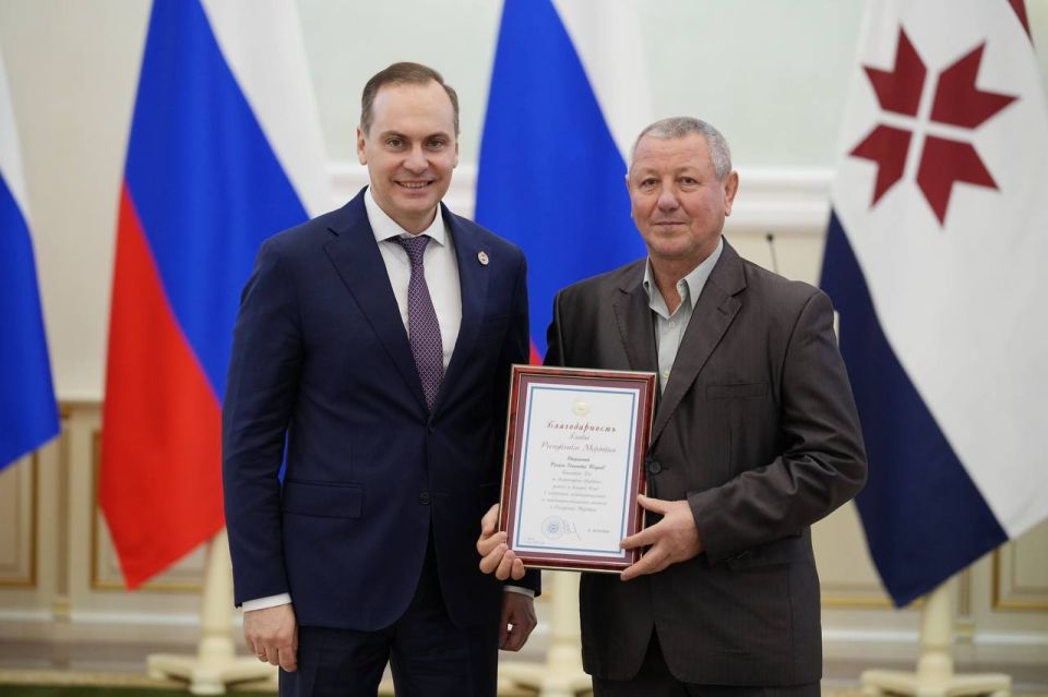 Артём Здунов: Накануне Дня народного единства наградили земляков! Защитники Родины, педагоги, врачи, строители, инженеры, работники культуры, многодетные родители - безмерно гордимся каждым Артём Здунов: Накануне Дня народного единства наградили земляков! Защитники Родины, педагоги, врачи, строители, инженеры, работники культуры, многодетные родители - безмерно гордимся каждым