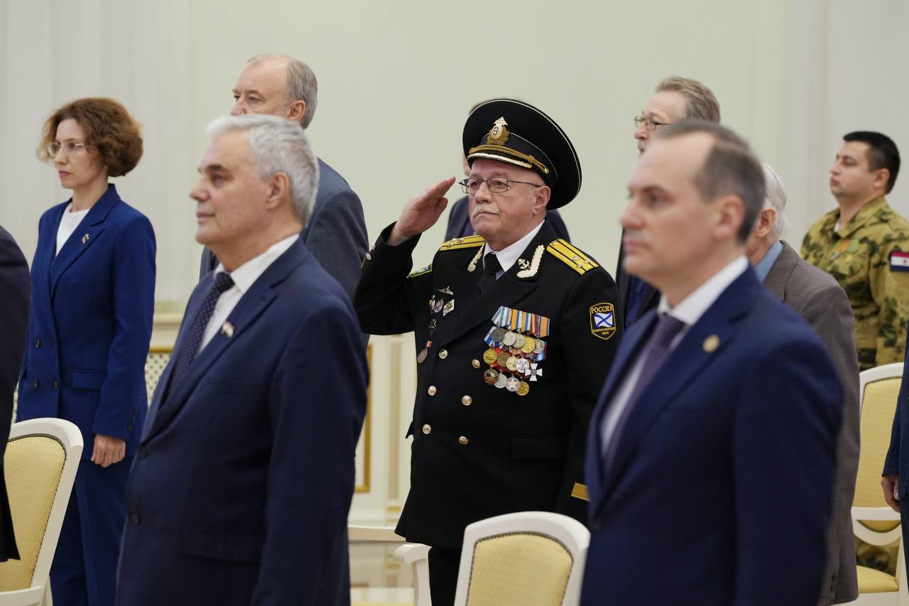 Артём Здунов: Накануне Дня народного единства наградили земляков! Защитники Родины, педагоги, врачи, строители, инженеры, работники культуры, многодетные родители - безмерно гордимся каждым Артём Здунов: Накануне Дня народного единства наградили земляков! Защитники Родины, педагоги, врачи, строители, инженеры, работники культуры, многодетные родители - безмерно гордимся каждым