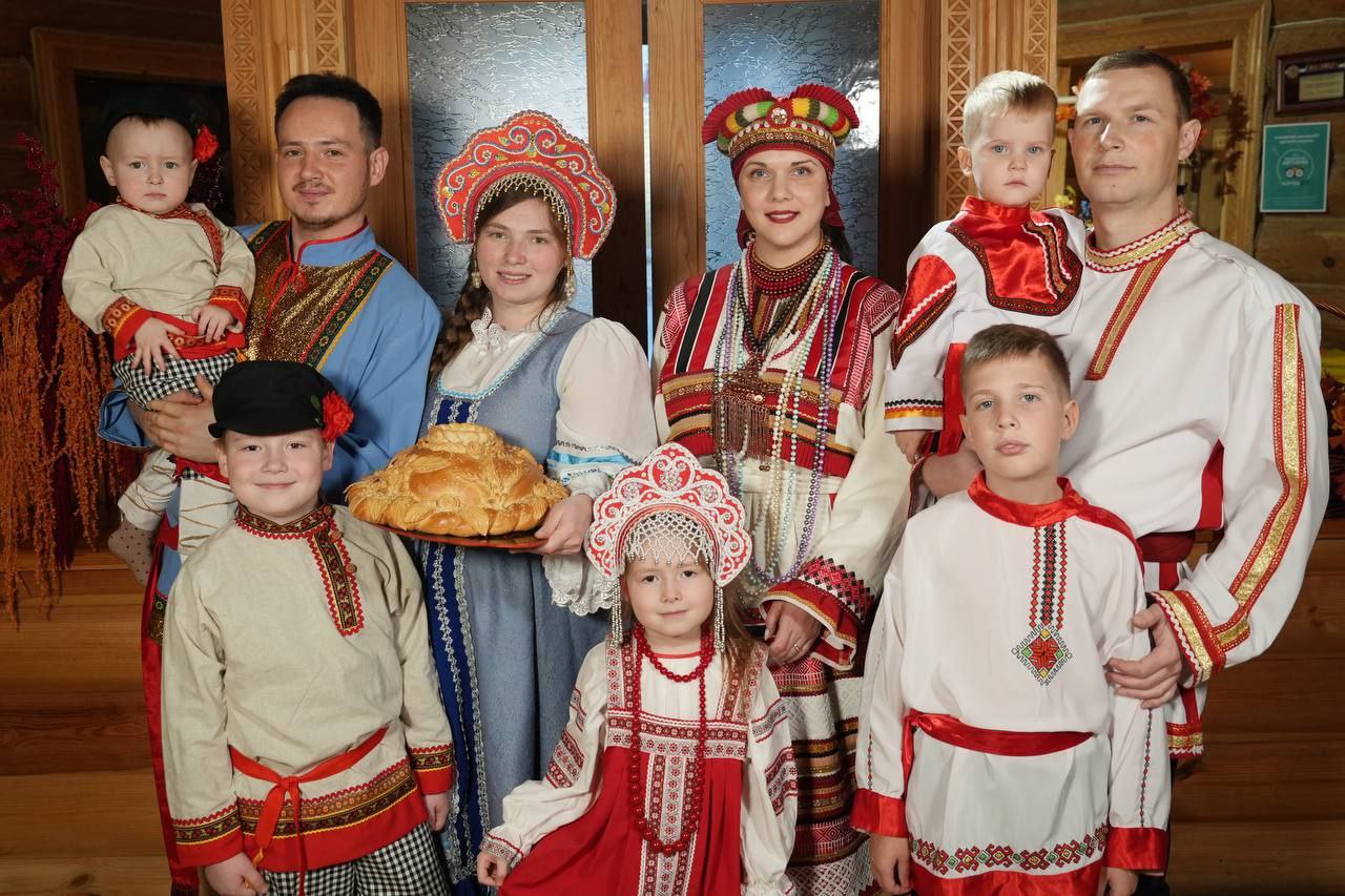 В своём телеграм - канале Глава Мордовии Артём Здунов разместил  видео, которое отражает основу нашей дружной республики - мы часть огромной, великой страны - с общей историей, многовековыми традициями и героическими предками В своём телеграм - канале Глава Мордовии Артём Здунов разместил  видео, которое отражает основу нашей дружной республики - мы часть огромной, великой страны - с общей историей, многовековыми традициями и героическими предками