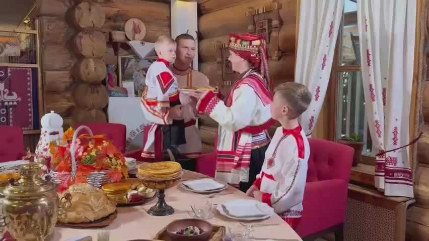 В своём телеграм - канале Глава Мордовии Артём Здунов разместил  видео, которое отражает основу нашей дружной республики - мы часть огромной, великой страны - с общей историей, многовековыми традициями и героическими предками