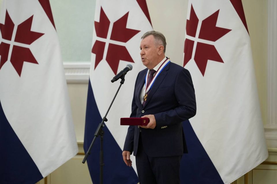 Артём Здунов: Накануне Дня народного единства наградили земляков! Защитники Родины, педагоги, врачи, строители, инженеры, работники культуры, многодетные родители - безмерно гордимся каждым Артём Здунов: Накануне Дня народного единства наградили земляков! Защитники Родины, педагоги, врачи, строители, инженеры, работники культуры, многодетные родители - безмерно гордимся каждым