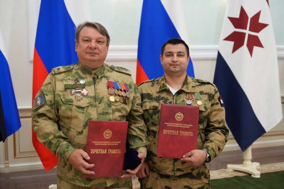 Артём Здунов: Накануне Дня народного единства наградили земляков! Защитники Родины, педагоги, врачи, строители, инженеры, работники культуры, многодетные родители - безмерно гордимся каждым Артём Здунов: Накануне Дня народного единства наградили земляков! Защитники Родины, педагоги, врачи, строители, инженеры, работники культуры, многодетные родители - безмерно гордимся каждым