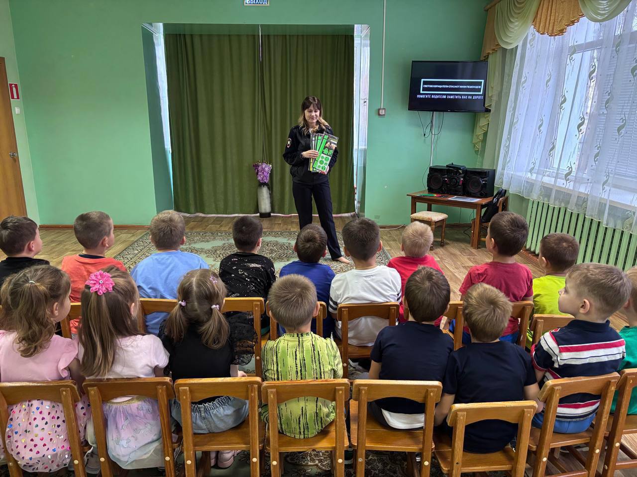 В целях профилактики детского дорожно – транспортного травматизма, популяризации использования световозвращающих элементов инспектор по пропаганде БДД ММО МВД России «Чамзинский» в СП «Детский сад комбинированного вида... В целях профилактики детского дорожно – транспортного травматизма, популяризации использования световозвращающих элементов инспектор по пропаганде БДД ММО МВД России «Чамзинский» в СП «Детский сад комбинированного вида...