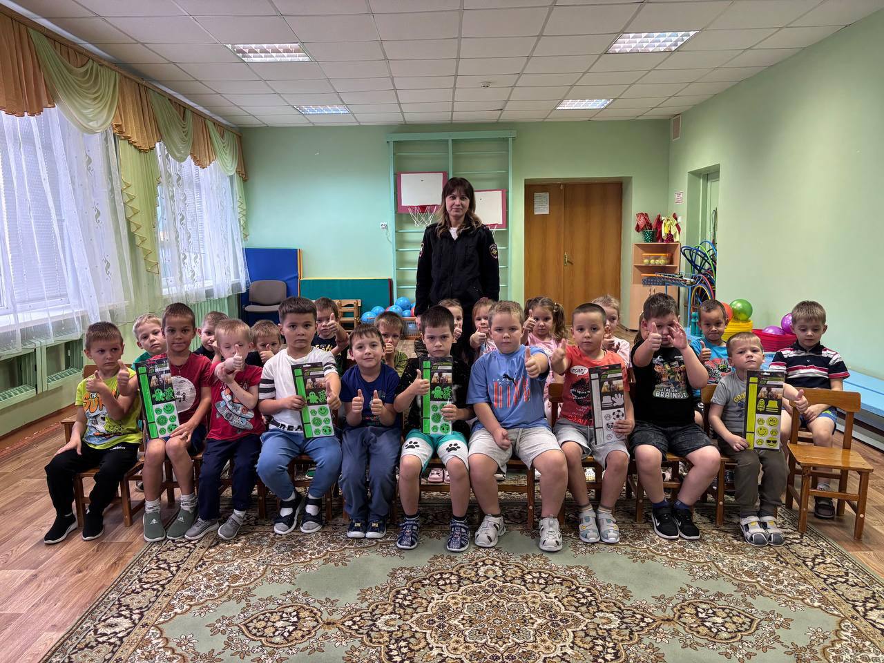 В целях профилактики детского дорожно – транспортного травматизма, популяризации использования световозвращающих элементов инспектор по пропаганде БДД ММО МВД России «Чамзинский» в СП «Детский сад комбинированного вида...