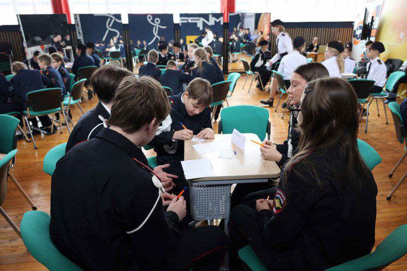 Полицейские кадеты приняли участие в праздничном мероприятии, приуроченном ко Дню сотрудника органов внутренних дел Полицейские кадеты приняли участие в праздничном мероприятии, приуроченном ко Дню сотрудника органов внутренних дел