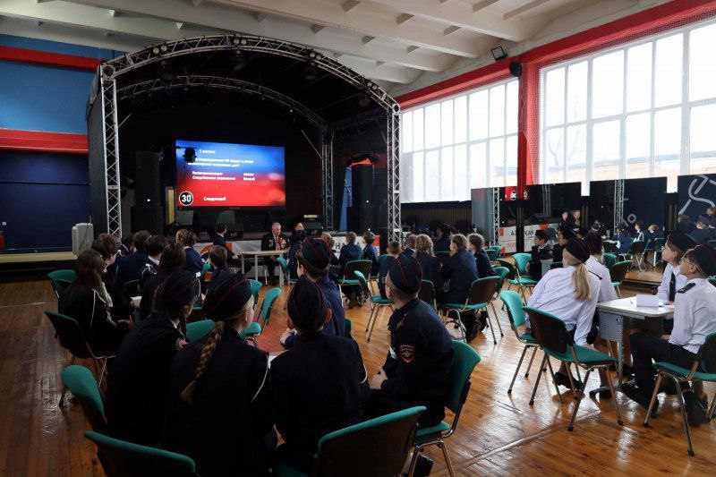 Полицейские кадеты приняли участие в праздничном мероприятии, приуроченном ко Дню сотрудника органов внутренних дел Полицейские кадеты приняли участие в праздничном мероприятии, приуроченном ко Дню сотрудника органов внутренних дел