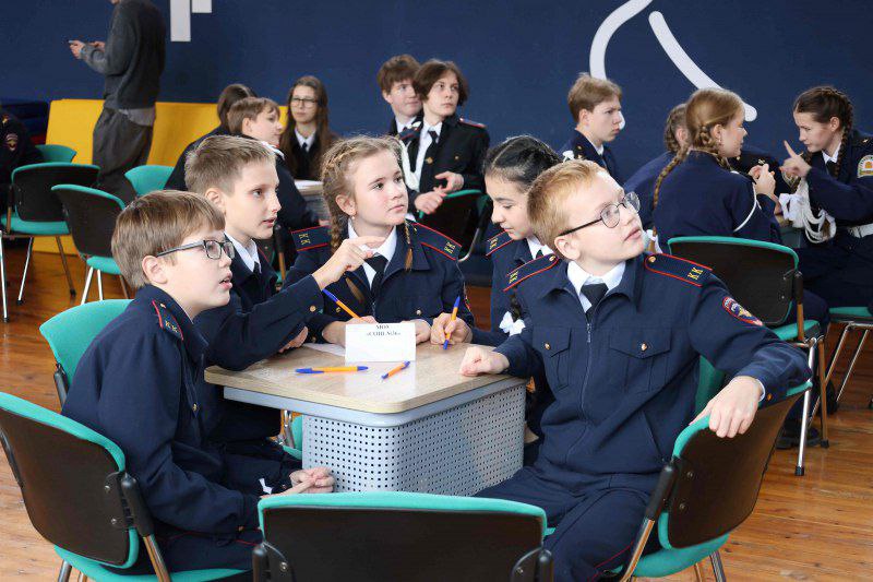 Полицейские кадеты приняли участие в праздничном мероприятии, приуроченном ко Дню сотрудника органов внутренних дел Полицейские кадеты приняли участие в праздничном мероприятии, приуроченном ко Дню сотрудника органов внутренних дел