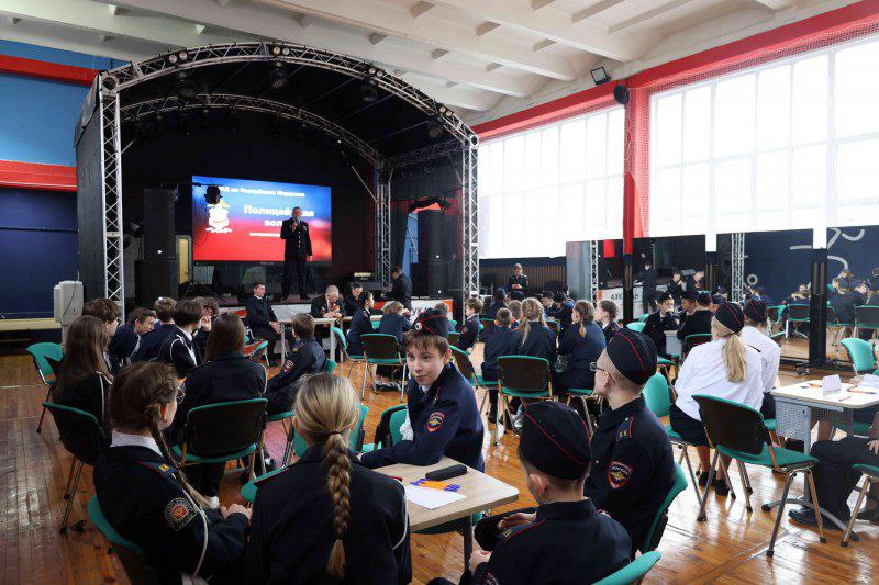 Полицейские кадеты приняли участие в праздничном мероприятии, приуроченном ко Дню сотрудника органов внутренних дел Полицейские кадеты приняли участие в праздничном мероприятии, приуроченном ко Дню сотрудника органов внутренних дел