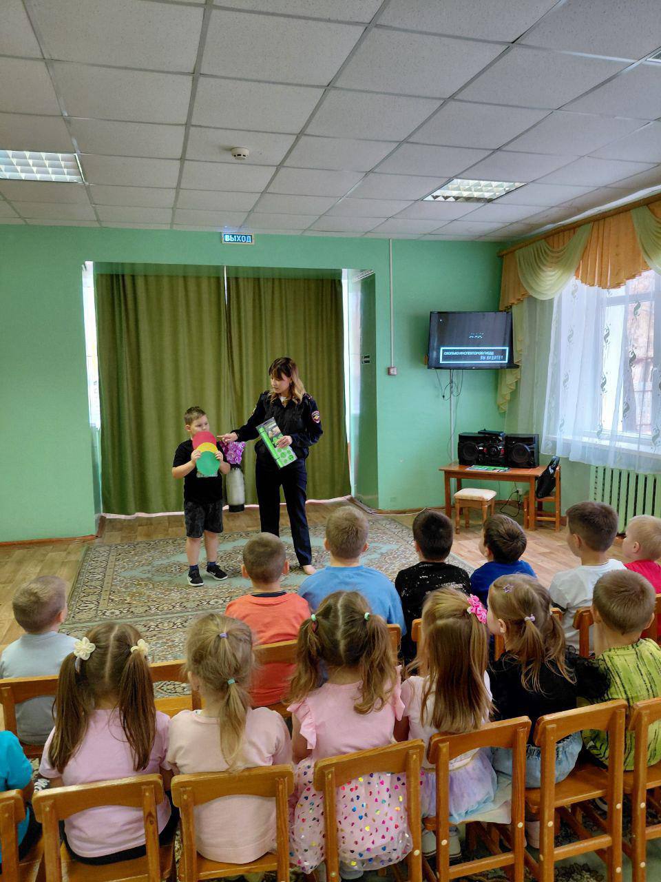 В целях профилактики детского дорожно – транспортного травматизма, популяризации использования световозвращающих элементов инспектор по пропаганде БДД ММО МВД России «Чамзинский» в СП «Детский сад комбинированного вида... В целях профилактики детского дорожно – транспортного травматизма, популяризации использования световозвращающих элементов инспектор по пропаганде БДД ММО МВД России «Чамзинский» в СП «Детский сад комбинированного вида...