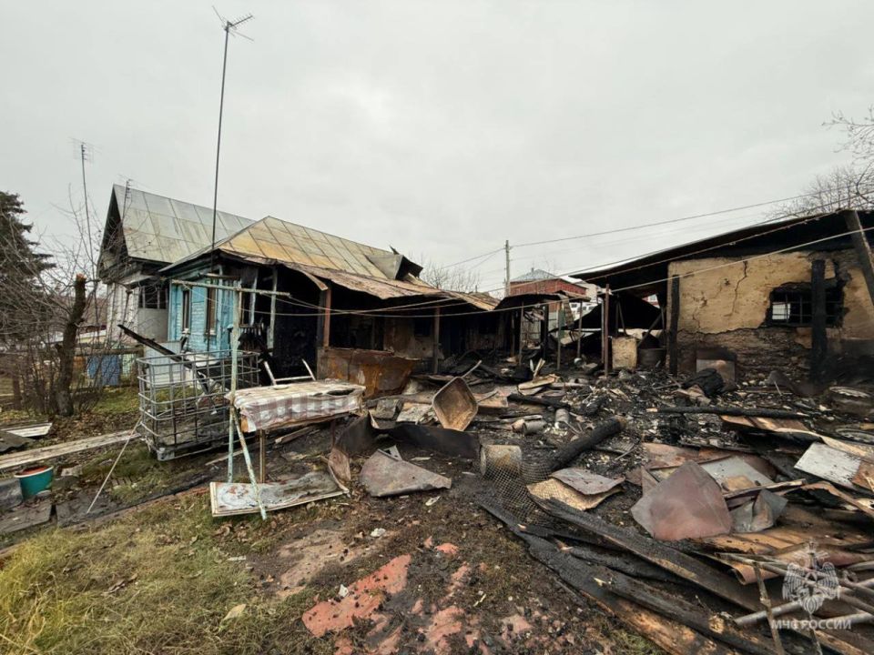 На пожаре в Рузаевке горел двухквартирный дом На пожаре в Рузаевке горел двухквартирный дом