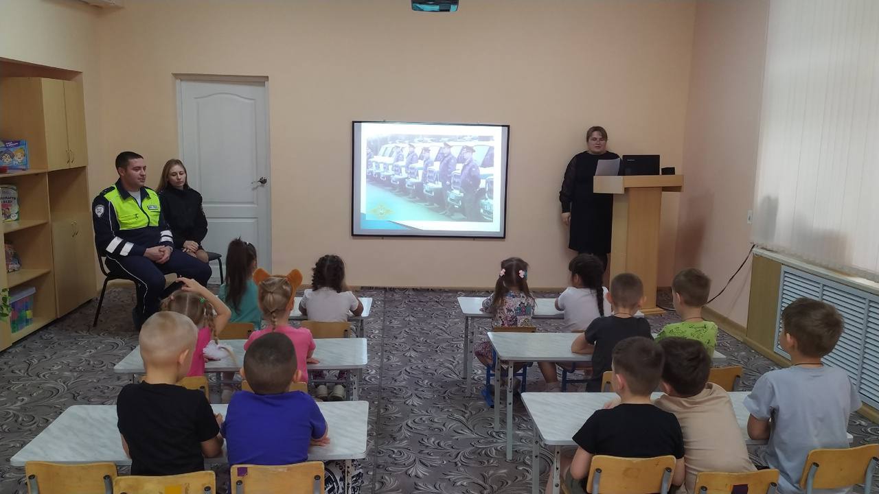Сотрудники отделения Госавтоинспекции ОМВД России по Рузаевскому муниципальному району в преддверии Дня памяти погибших при исполнении служебных обязанностей сотрудников органов внутренних дел России посетили воспитанников... Сотрудники отделения Госавтоинспекции ОМВД России по Рузаевскому муниципальному району в преддверии Дня памяти погибших при исполнении служебных обязанностей сотрудников органов внутренних дел России посетили воспитанников...