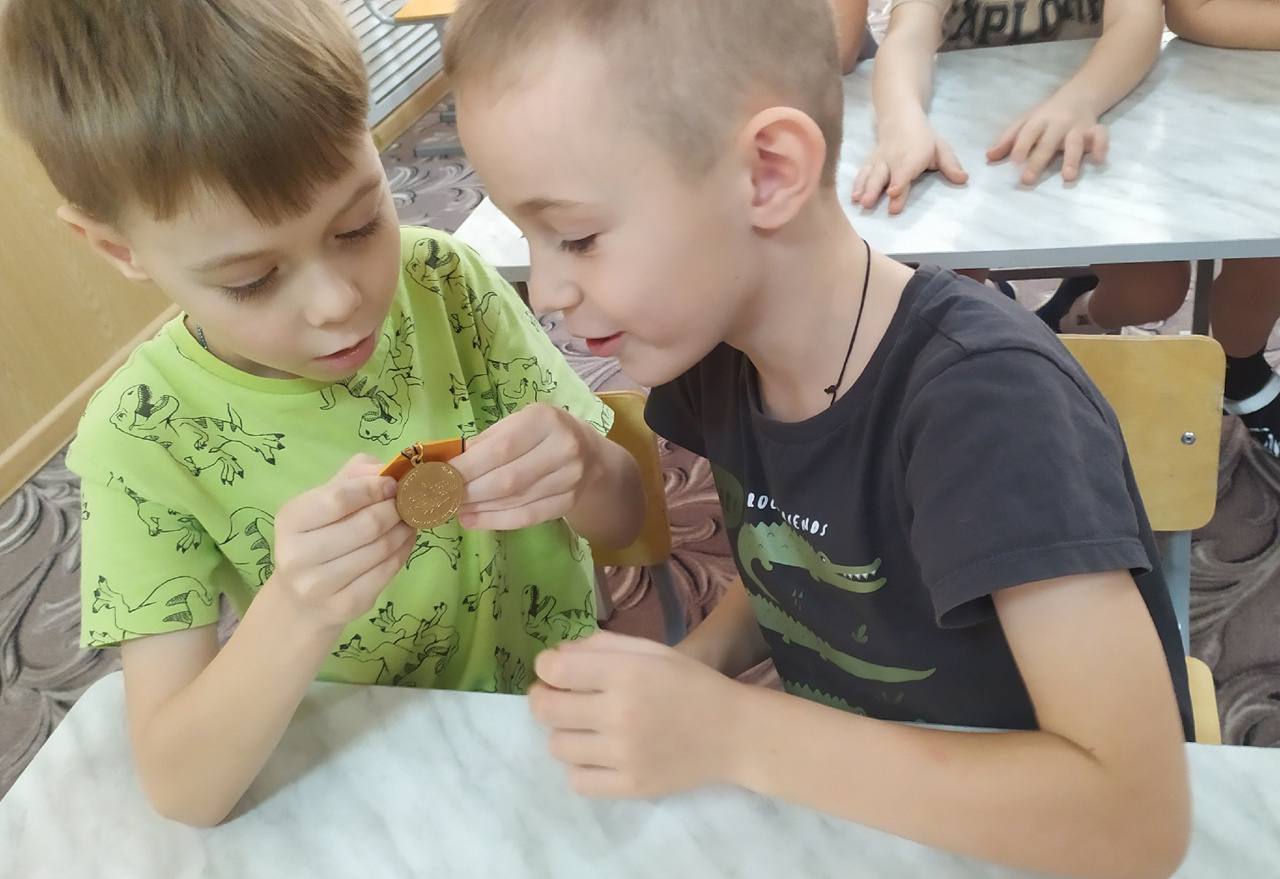 Сотрудники отделения Госавтоинспекции ОМВД России по Рузаевскому муниципальному району в преддверии Дня памяти погибших при исполнении служебных обязанностей сотрудников органов внутренних дел России посетили воспитанников... Сотрудники отделения Госавтоинспекции ОМВД России по Рузаевскому муниципальному району в преддверии Дня памяти погибших при исполнении служебных обязанностей сотрудников органов внутренних дел России посетили воспитанников...