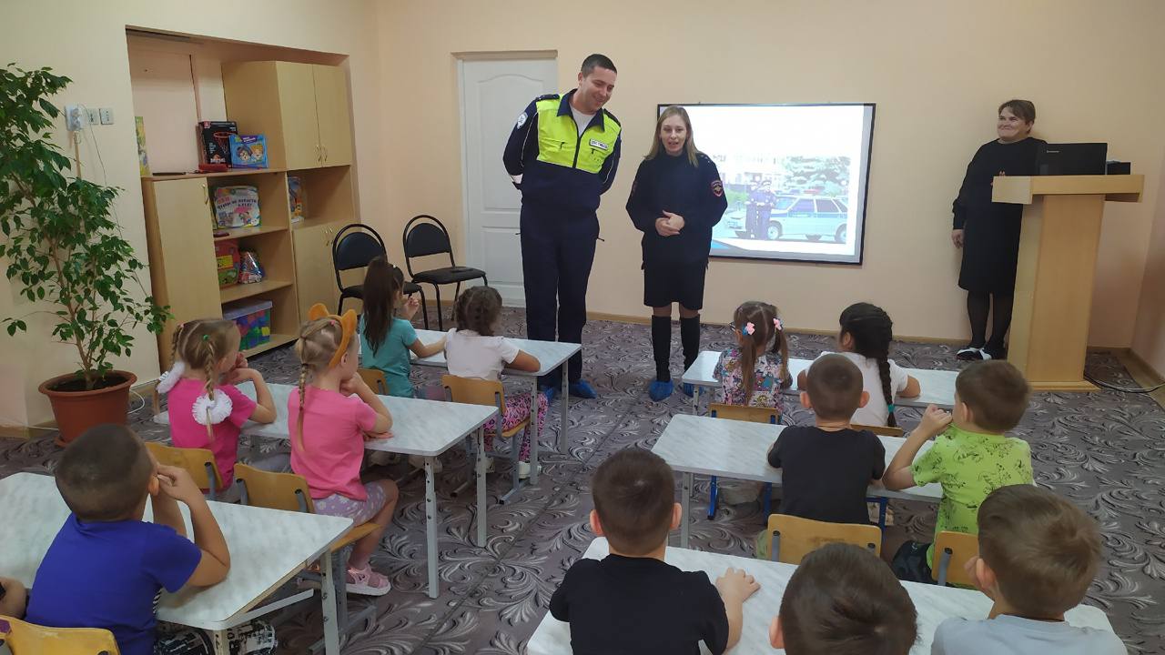 Сотрудники отделения Госавтоинспекции ОМВД России по Рузаевскому муниципальному району в преддверии Дня памяти погибших при исполнении служебных обязанностей сотрудников органов внутренних дел России посетили воспитанников... Сотрудники отделения Госавтоинспекции ОМВД России по Рузаевскому муниципальному району в преддверии Дня памяти погибших при исполнении служебных обязанностей сотрудников органов внутренних дел России посетили воспитанников...